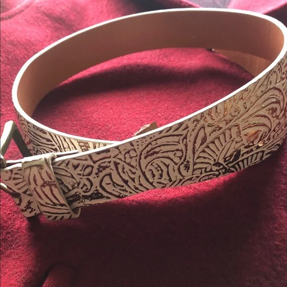 Patricia Nash Antique Gold Buckle Brown and Cream Tooled Leather Belt - Picture 2 of 8